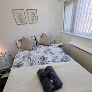 Guest house Modern & Elegant W/ Netflix And Parking, Leeds (West Yorkshire)